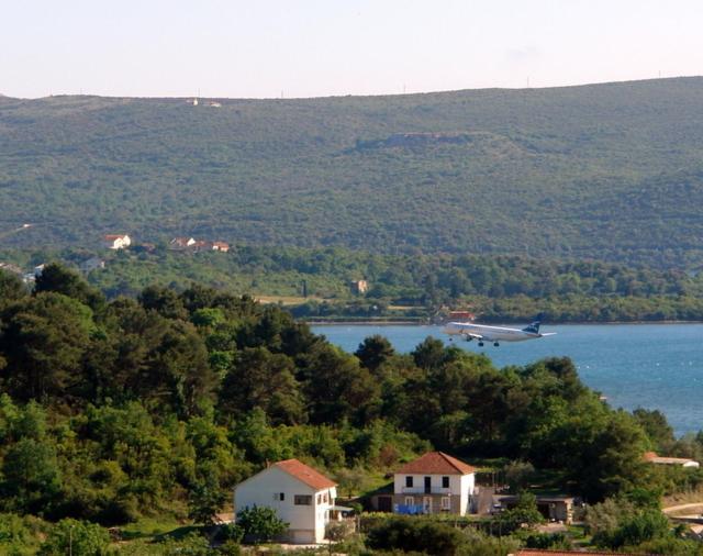 Wisteria Hotel Tivat Exterior photo