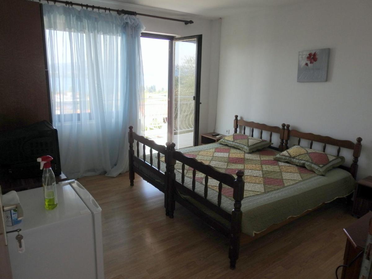 Wisteria Hotel Tivat Exterior photo