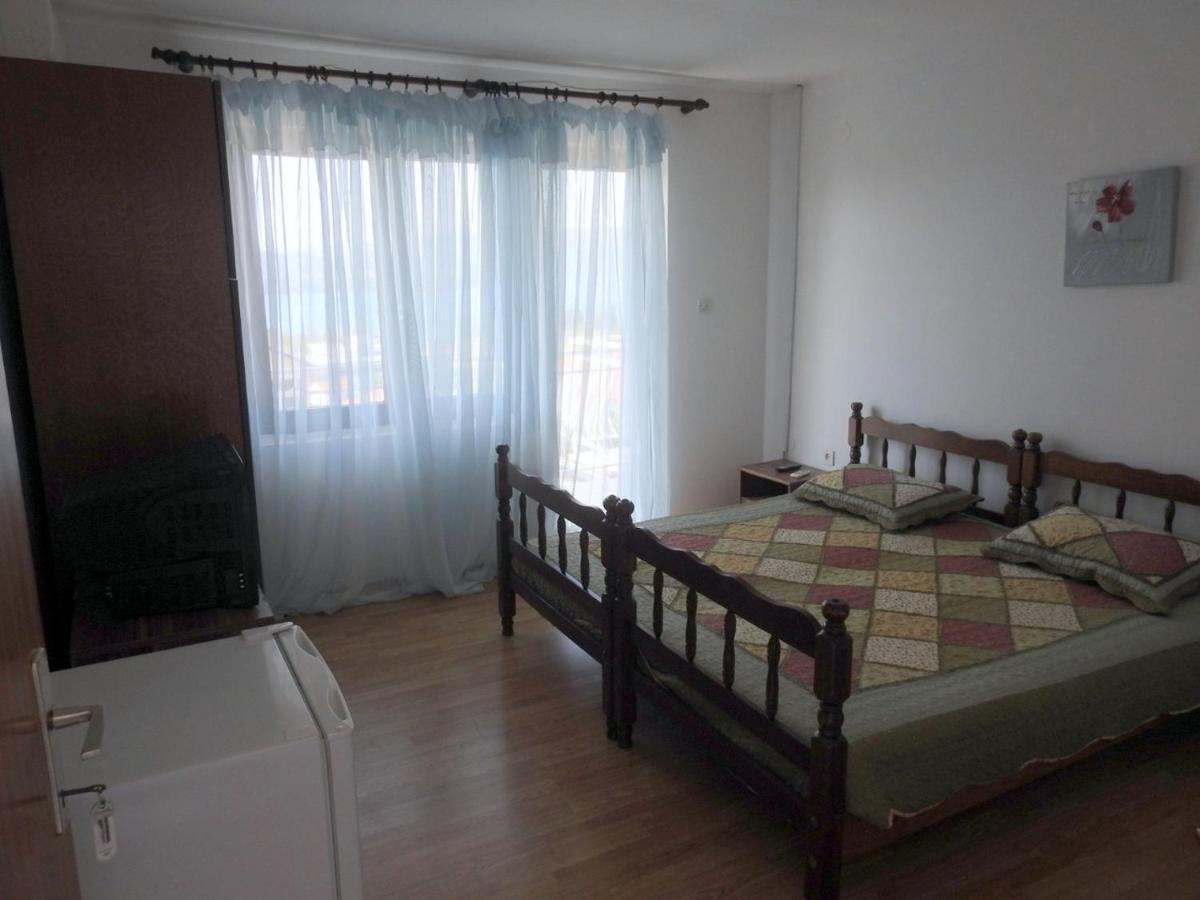 Wisteria Hotel Tivat Exterior photo